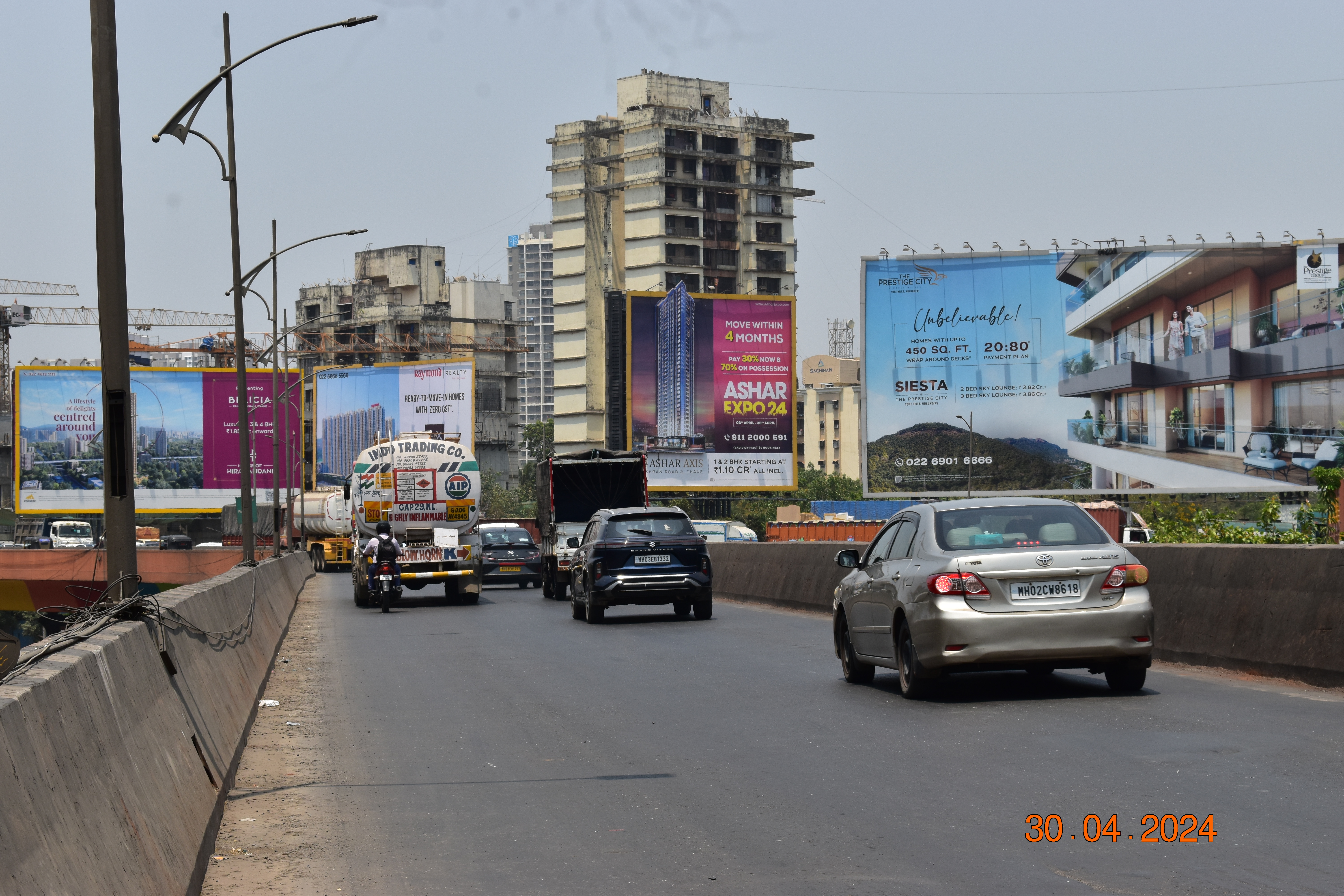 Majiwada Junction RHS hoarding